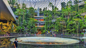 suasana Jewel Changi Airport