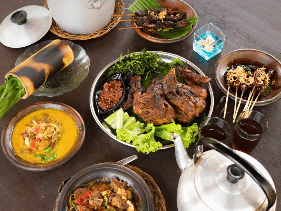 Menu di Sasakala Resto Garut yang sepenuhnya merupakan masakan Sunda dan terinspirasi dari kuliner tradisional yang sudah ada selama ratusan tahun