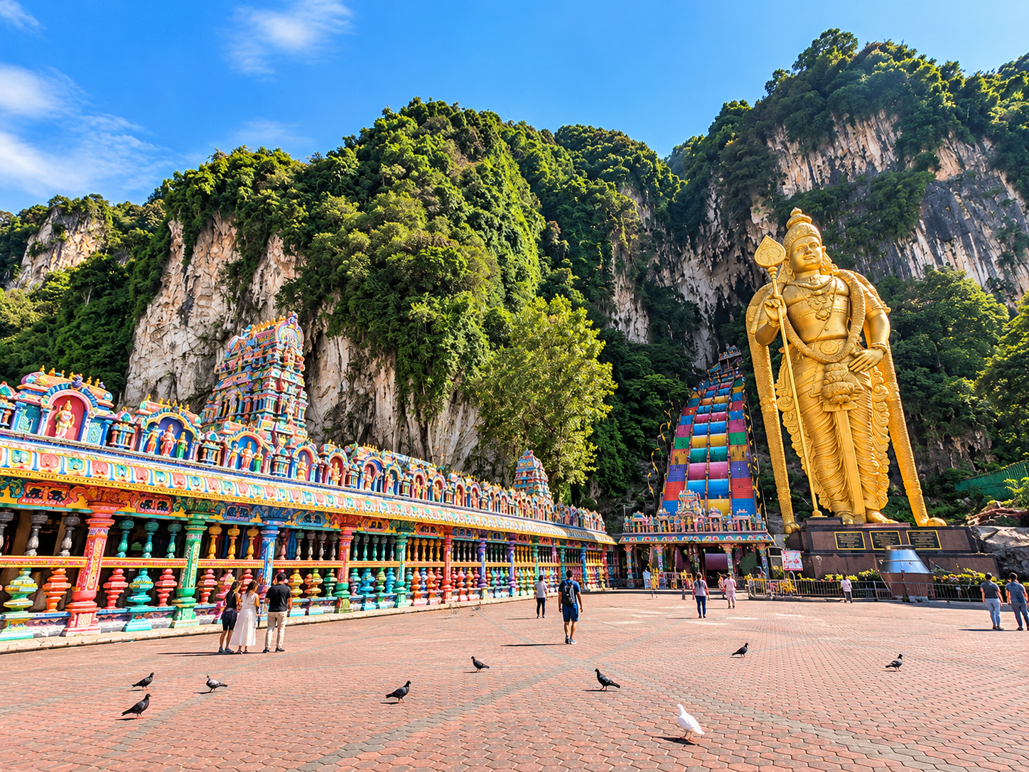 Dewa Murugan ikon patung emas raksasa dan tangga warna-warnin di Batu Cave