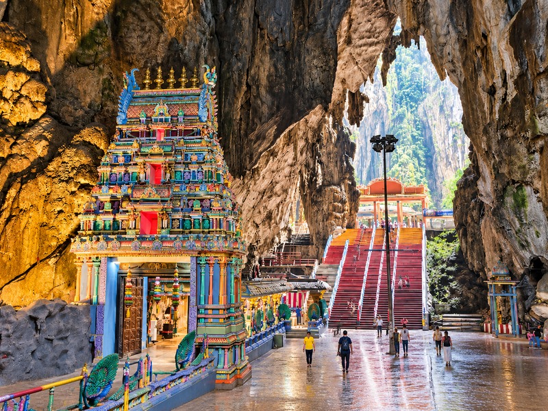 Suasana goa yang teduh dan tenang di Batu Caves